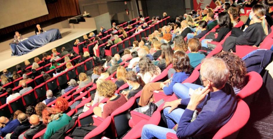 Petrosino affascina il pubblico dell'Astra, il 12 arriva Veneziani Petrosino affascina il pubblico dell'Astra, il 12 arriva Veneziani