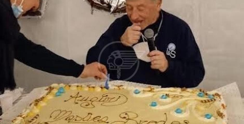 Festa a sorpresa per i 70 anni del parroco don Fiorenzo Baldacci Festa a sorpresa per i 70 anni del parroco don Fiorenzo Baldacci