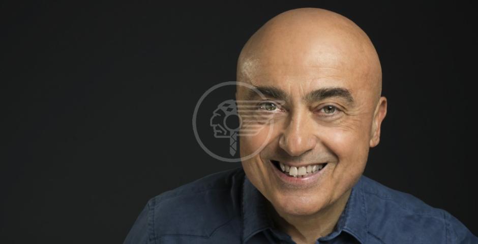 Al Teatro della Regina questa sera 14 gennaio "La sagra famiglia" di e con Paolo Cevoli Al Teatro della Regina questa sera 14 gennaio "La sagra famiglia" di e con Paolo Cevoli