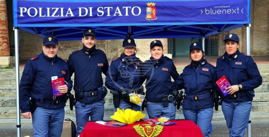8 marzo: la Polizia di Stato al fianco delle donne 8 marzo: la Polizia di Stato al fianco delle donne
