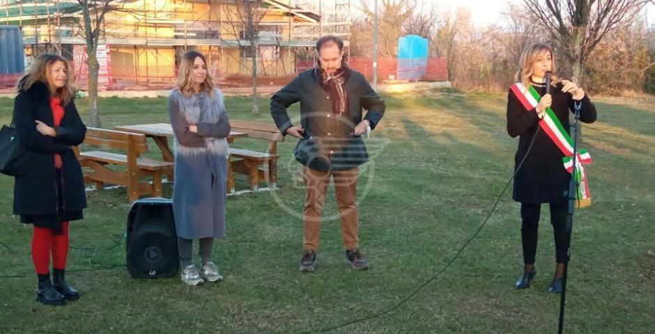 La panchina arancione per le donne ha una madrina d'eccezione: Amanda Sandrelli La panchina arancione per le donne ha una madrina d'eccezione: Amanda Sandrelli
