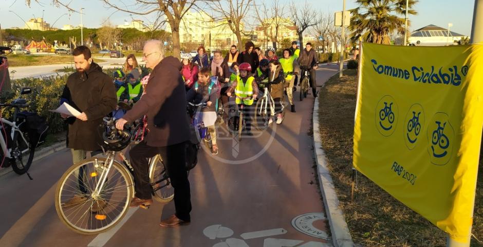 Lunedì 21 tutti a scuola in bici: l'iniziativa per promuovere la mobilità attiva tra i giovanissimi  Lunedì 21 tutti a scuola in bici: l'iniziativa per promuovere la mobilità attiva tra i giovanissimi