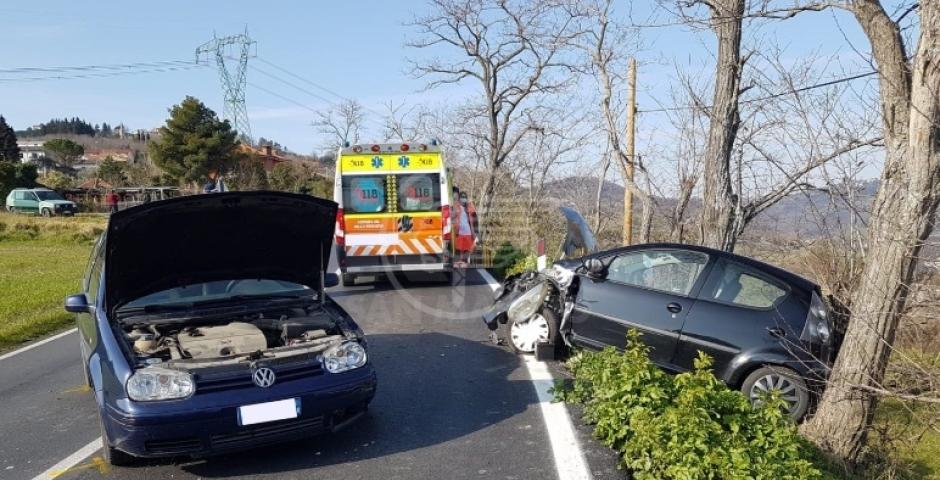 Grave scontro tra due auto, due donne e due bambini all’ospedale  Grave scontro tra due auto, due donne e due bambini all’ospedale