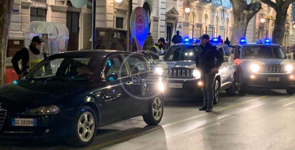 Viola il divieto di avvicinamento alla ex moglie: arrestato dalla Polizia Viola il divieto di avvicinamento alla ex moglie: arrestato dalla Polizia
