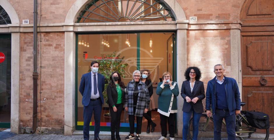 Il Sindaco e l’assessore Bragagni si recano nella ‘nuova’ Anagrafe Centro Storico Il Sindaco e l’assessore Bragagni si recano nella ‘nuova’ Anagrafe Centro Storico