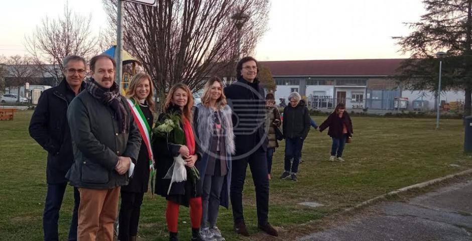 La panchina arancione per le donne ha una madrina d'eccezione: Amanda Sandrelli La panchina arancione per le donne ha una madrina d'eccezione: Amanda Sandrelli