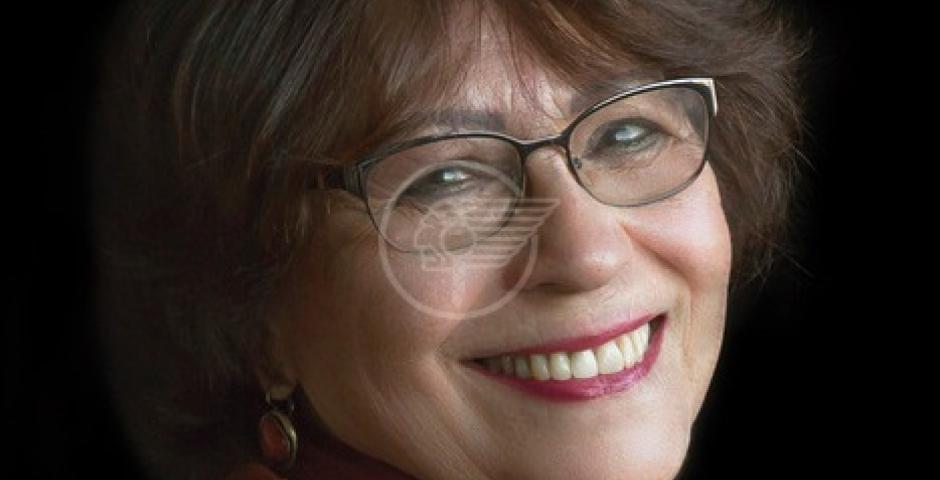 Premio alla Poesia 'Tonino Guerra' a Carmen Yanez Premio alla Poesia 'Tonino Guerra' a Carmen Yanez