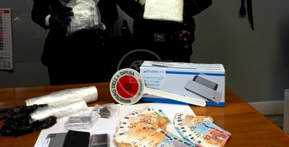 Cocaina e hashish scovati dai cani antidroga: un arresto dei carabinieri Cocaina e hashish scovati dai cani antidroga: un arresto dei carabinieri
