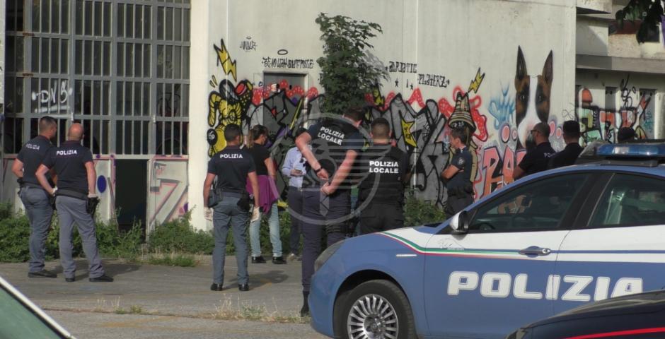 La Polizia di Stato passa al setaccio l'area ex Forlani: scoperti 8 abusivi La Polizia di Stato passa al setaccio l'area ex Forlani: scoperti 8 abusivi