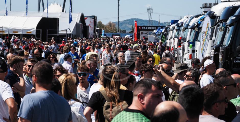 SPETTACOLO IN PISTA, OSPITI E GRANDE PUBBLICO NEL SABATO DELL’EMILIA – ROMAGNA ROUND DEL WORLDSBK   SPETTACOLO IN PISTA, OSPITI E GRANDE PUBBLICO NEL SABATO DELL’EMILIA – ROMAGNA ROUND DEL WORLDSBK
