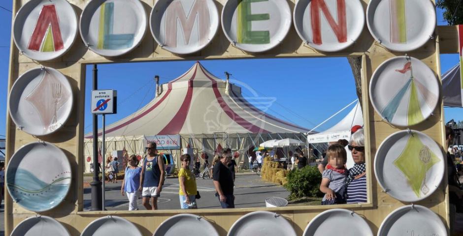 'Al Meni', Bottura e chef nel circo dei sogni di Fellini 'Al Meni', Bottura e chef nel circo dei sogni di Fellini
