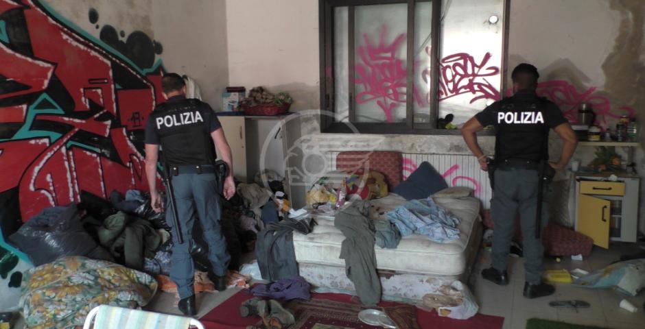 La Polizia di Stato passa al setaccio l'area ex Forlani: scoperti 8 abusivi La Polizia di Stato passa al setaccio l'area ex Forlani: scoperti 8 abusivi
