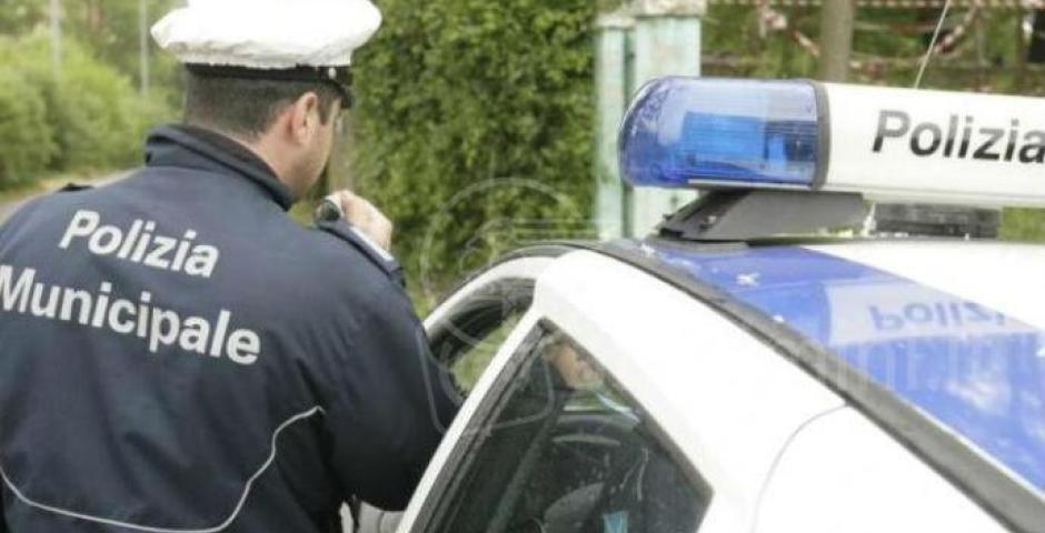 Rissa con feriti fra extracomunitari: la Polizia Locale evita il peggio Rissa con feriti fra extracomunitari: la Polizia Locale evita il peggio