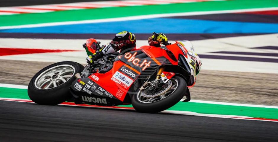 EMILIA-ROMAGNA ROUND: MOTO IN PISTA E FOLLA NEL PADDOCK, IL WEEKEND ENTRA NEL VIVO EMILIA-ROMAGNA ROUND: MOTO IN PISTA E FOLLA NEL PADDOCK, IL WEEKEND ENTRA NEL VIVO