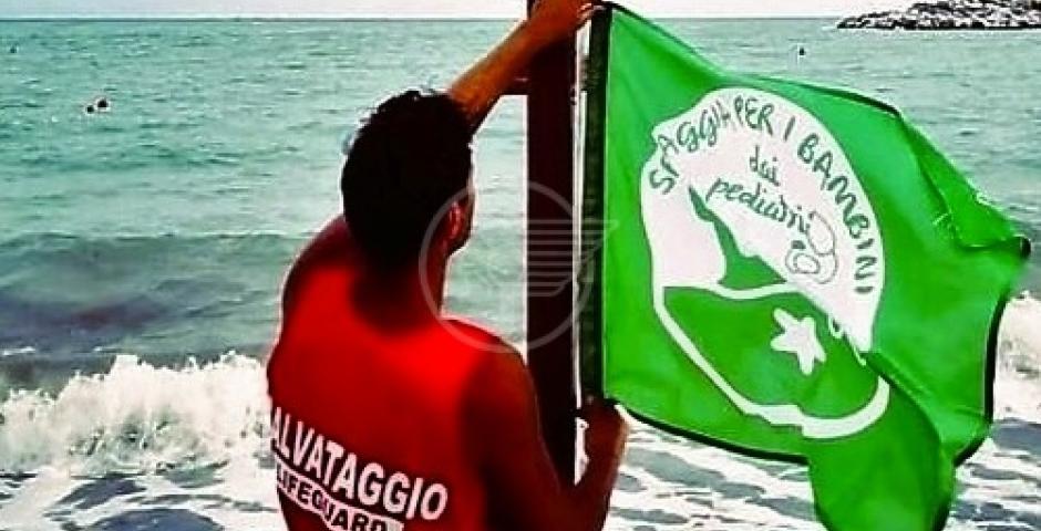 Sulle spiagge della Regina sventola la “Bandiera Verde 2022” Sulle spiagge della Regina sventola la “Bandiera Verde 2022”