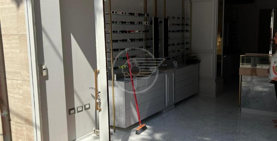 Saccheggio di occhiali dopo la spaccata a Riccione Saccheggio di occhiali dopo la spaccata a Riccione