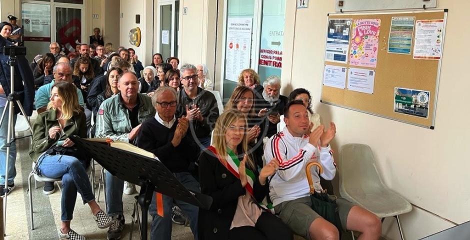 Una targa all'ingresso del Comune per ricordare il titolo di "Città" concesso da Mattarella Una targa all'ingresso del Comune per ricordare il titolo di "Città" concesso da Mattarella