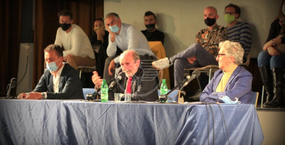Galimberti inaugura la rassegna "Pathos: emozioni, stupore e passioni"  Galimberti inaugura la rassegna "Pathos: emozioni, stupore e passioni"