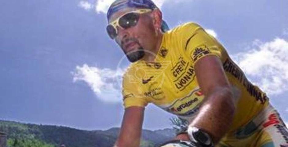Dedicata a Marco Pantani la ciclabile giallo-rosa di via Montescudo Dedicata a Marco Pantani la ciclabile giallo-rosa di via Montescudo