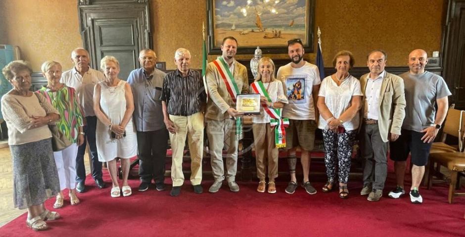 Da 50 anni in vacanza: incontro a Palazzo Mancini con la comitiva di Magione (Perugia) Da 50 anni in vacanza: incontro a Palazzo Mancini con la comitiva di Magione (Perugia)