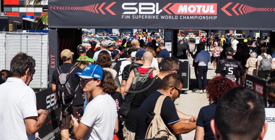SPETTACOLO IN PISTA, OSPITI E GRANDE PUBBLICO NEL SABATO DELL’EMILIA – ROMAGNA ROUND DEL WORLDSBK   SPETTACOLO IN PISTA, OSPITI E GRANDE PUBBLICO NEL SABATO DELL’EMILIA – ROMAGNA ROUND DEL WORLDSBK