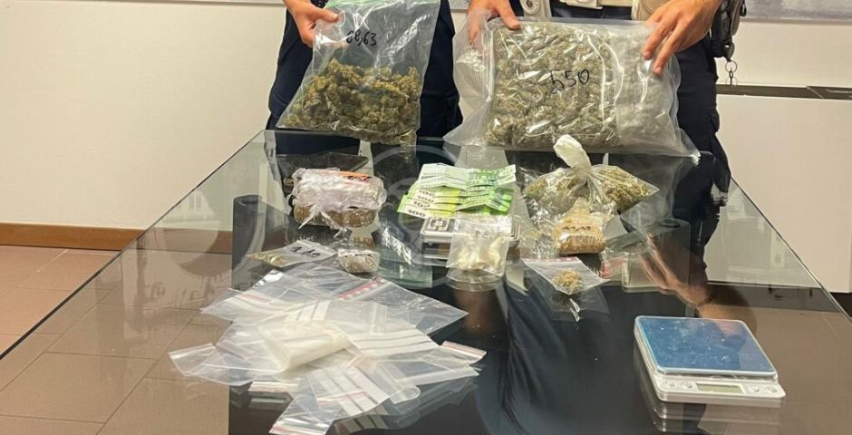 Spaccio di droga: manette ai polsi di un tabaccaio del centro città Spaccio di droga: manette ai polsi di un tabaccaio del centro città