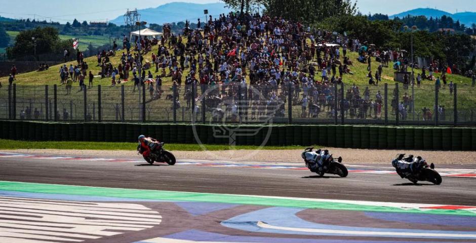 65.825 SPETTATORI NEL PIRELLI EMILIA-ROMAGNA ROUND DEL MOTUL WORLDSBK 65.825 SPETTATORI NEL PIRELLI EMILIA-ROMAGNA ROUND DEL MOTUL WORLDSBK