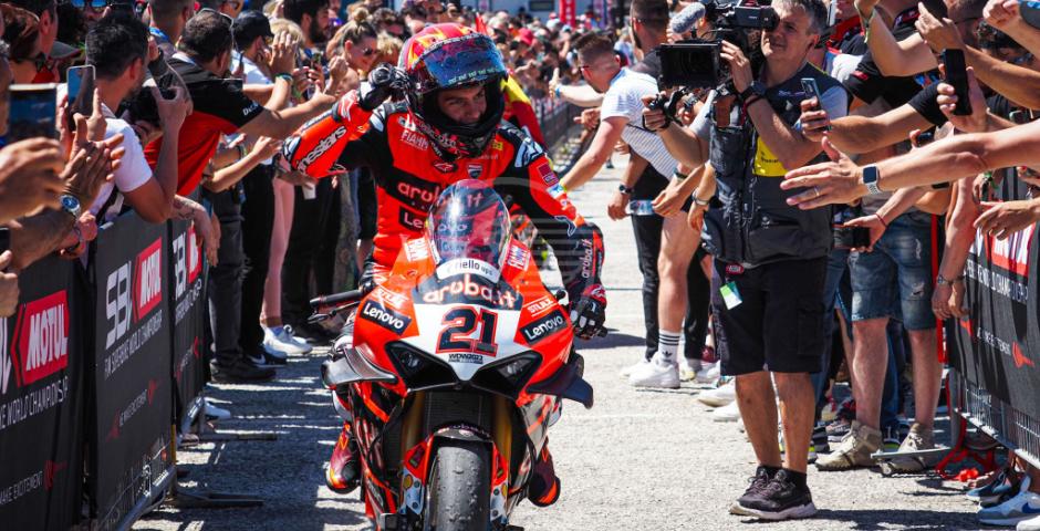 SPETTACOLO IN PISTA, OSPITI E GRANDE PUBBLICO NEL SABATO DELL’EMILIA – ROMAGNA ROUND DEL WORLDSBK   SPETTACOLO IN PISTA, OSPITI E GRANDE PUBBLICO NEL SABATO DELL’EMILIA – ROMAGNA ROUND DEL WORLDSBK