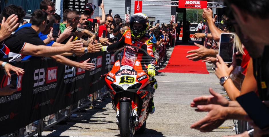 SPETTACOLO IN PISTA, OSPITI E GRANDE PUBBLICO NEL SABATO DELL’EMILIA – ROMAGNA ROUND DEL WORLDSBK   SPETTACOLO IN PISTA, OSPITI E GRANDE PUBBLICO NEL SABATO DELL’EMILIA – ROMAGNA ROUND DEL WORLDSBK