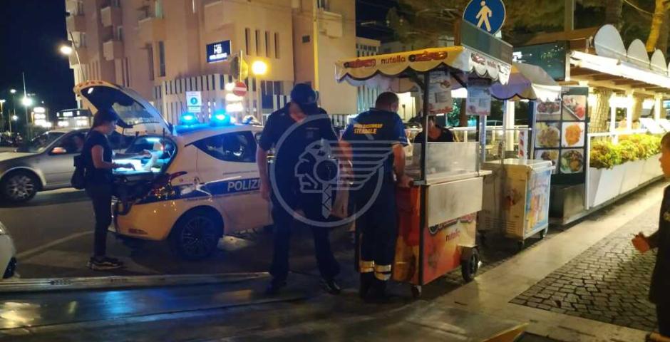 Vendita abusiva di alimenti e bevande: sanzioni e sequestri della Polizia Locale a 2 ambulanti Vendita abusiva di alimenti e bevande: sanzioni e sequestri della Polizia Locale a 2 ambulanti