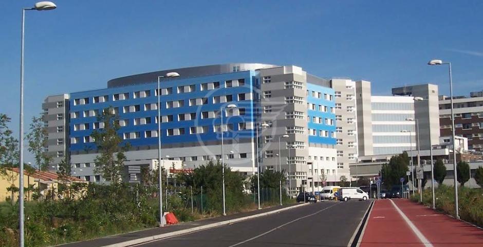 Bimbo nato morto dopo il parto in casa: indagate due ostetriche Bimbo nato morto dopo il parto in casa: indagate due ostetriche