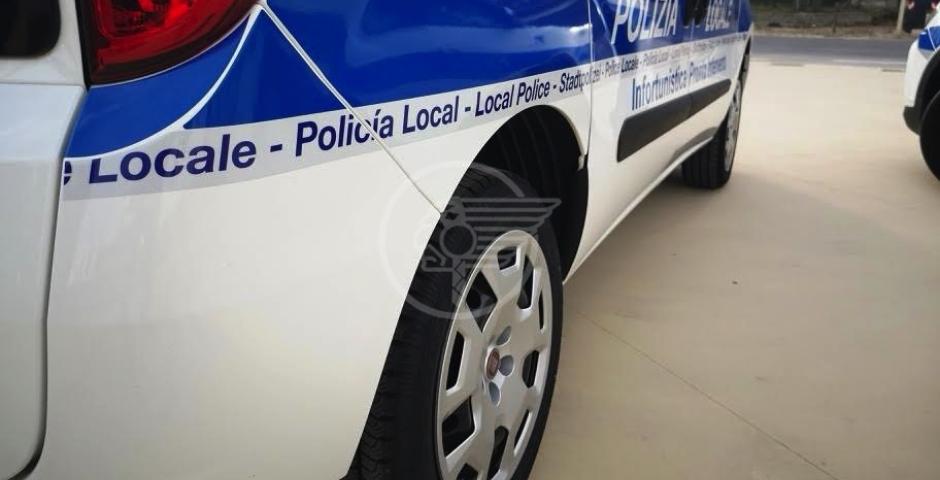 Si scaglia contro i vigili a pugni e testate: giovane arrestato in un locale del centro Si scaglia contro i vigili a pugni e testate: giovane arrestato in un locale del centro