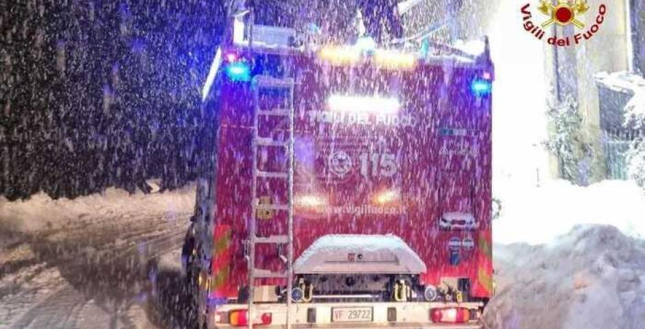 Maltempo: due metri di neve in alcune località del Riminese, famiglie isolate Maltempo: due metri di neve in alcune località del Riminese, famiglie isolate