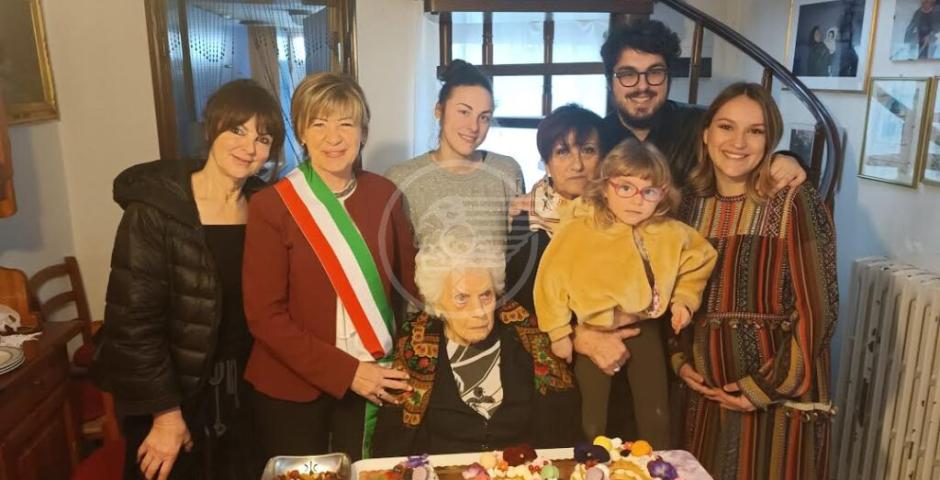 Festeggiata la prima centenaria del 2023: auguri a Pasquina Casadei Festeggiata la prima centenaria del 2023: auguri a Pasquina Casadei