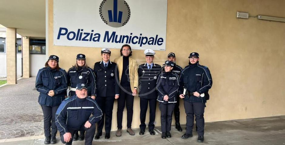 Visita al presidio di Polizia Locale, della Comandante Macini e del vicecomandante Giuliani Visita al presidio di Polizia Locale, della Comandante Macini e del vicecomandante Giuliani