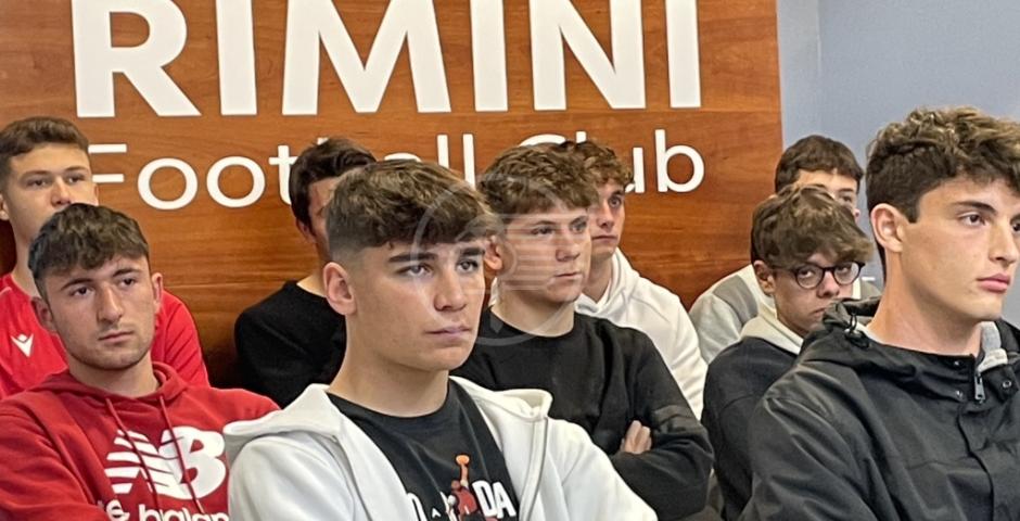 Gianpaolo Imbriani ha presentato al Romeo Neri “La storia di una promessa” Gianpaolo Imbriani ha presentato al Romeo Neri “La storia di una promessa”