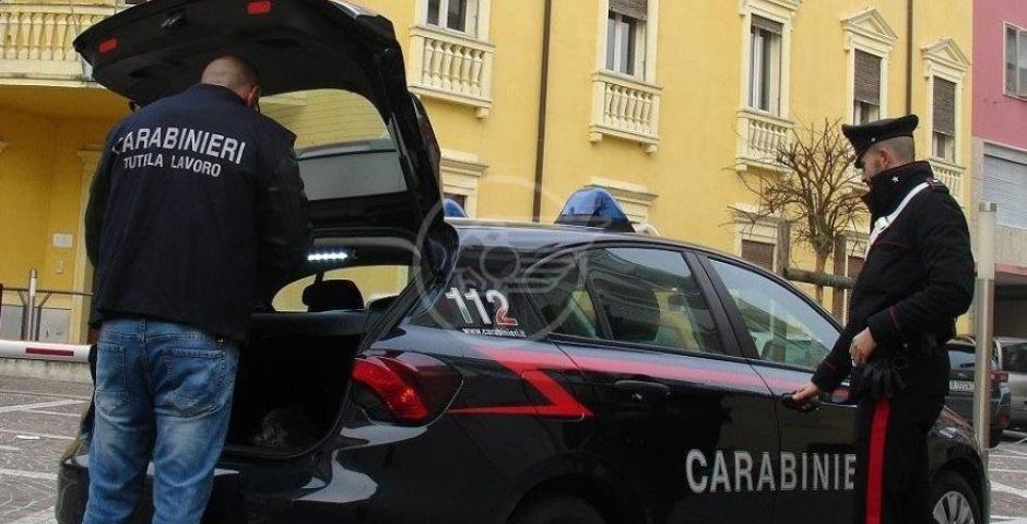 Al controllo dei carabinieri esibisce documenti falsi. Arrestato Al controllo dei carabinieri esibisce documenti falsi. Arrestato