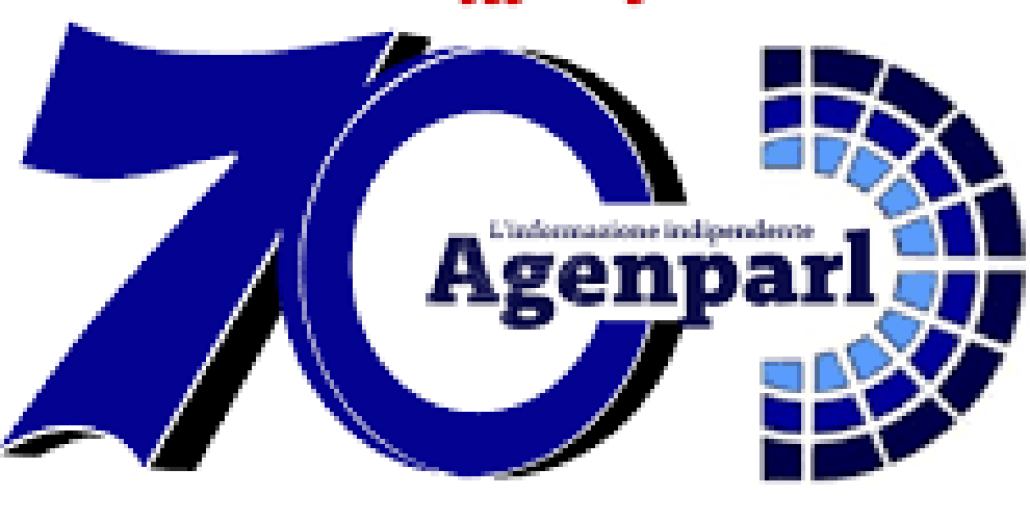 "Interferenze"– L’emozionante spettacolo che conclude il ciclo d’incontri “Adolescenti e genitori: restare presenti” "Interferenze"– L’emozionante spettacolo che conclude il ciclo d’incontri “Adolescenti e genitori: restare presenti”