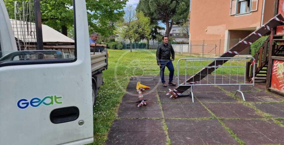 Pronto intervento di Geat al parco del Villaggio Papini: nella notte danneggiata l’altalena Pronto intervento di Geat al parco del Villaggio Papini: nella notte danneggiata l’altalena