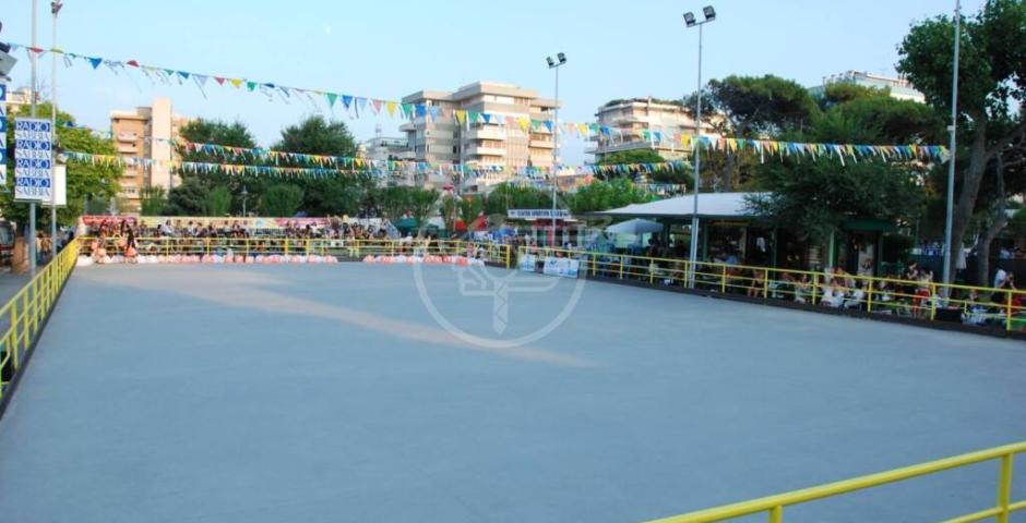 Bar dei Giardini assegnato fino al 15 ottobre. La pista di pattinaggio affidata ad un aassociazione sportiva dilettantistica fino alla stessa data Bar dei Giardini assegnato fino al 15 ottobre. La pista di pattinaggio affidata ad un aassociazione sportiva dilettantistica fino alla stessa data