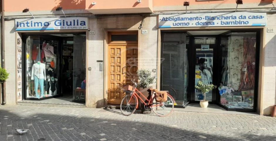 Il negozio “Intimo Giulia” diventa la 72esima Bottega Storica della città Il negozio “Intimo Giulia” diventa la 72esima Bottega Storica della città