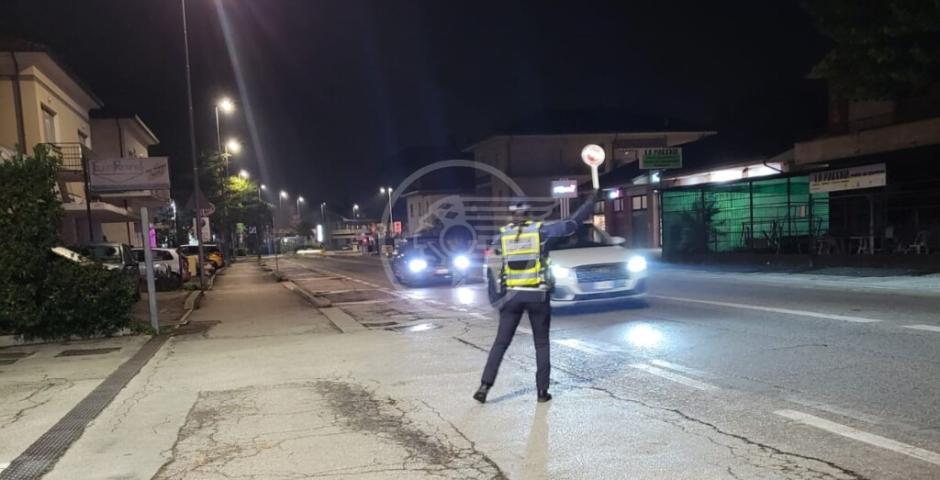 Riccione: non si ferma all’alt e scappa ubriaco. Sperona e ferisce gli agenti, arrestato dopo una folle fuga Riccione: non si ferma all’alt e scappa ubriaco. Sperona e ferisce gli agenti, arrestato dopo una folle fuga