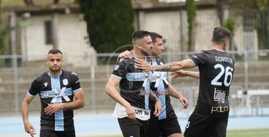 Calcio dilettanti: Il derby finisce in parità. United avanti con Vassallo e D’Antoni, ma nel finale gli ospiti trovano le reti del pari (2 a 2) Calcio dilettanti: Il derby finisce in parità. United avanti con Vassallo e D’Antoni, ma nel finale gli ospiti trovano le reti del pari (2 a 2)