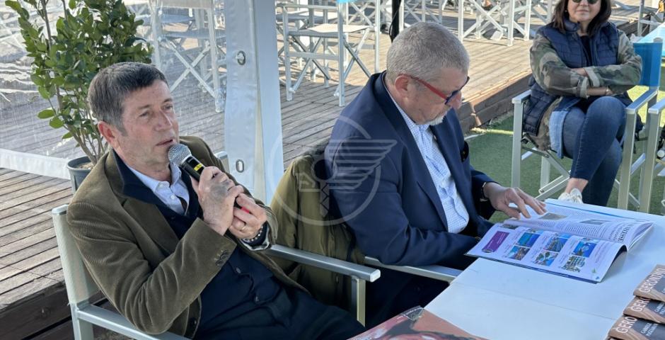 Si è svolta oggi al Bagni Tiky26 la presentazione di GeronimoMagazine numero 54 Si è svolta oggi al Bagni Tiky26 la presentazione di GeronimoMagazine numero 54