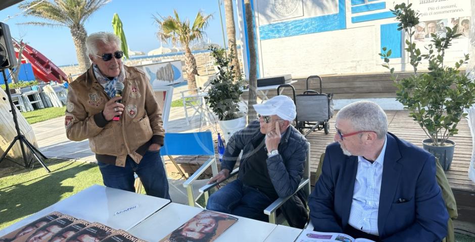 Si è svolta oggi al Bagni Tiky26 la presentazione di GeronimoMagazine numero 54 Si è svolta oggi al Bagni Tiky26 la presentazione di GeronimoMagazine numero 54