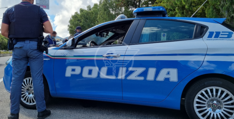 Ancora vandali nel parcheggio dell'ospedale infermi. Stanotte prese di mire quattro auto del personale del nosocomio Ancora vandali nel parcheggio dell'ospedale infermi. Stanotte prese di mire quattro auto del personale del nosocomio