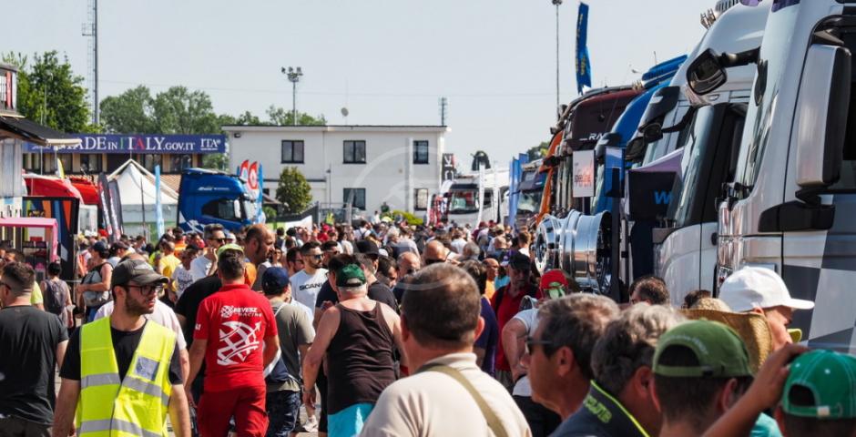 Un mese di " Rubia Engine Oul Grand Prix Truch" al Santamonica World Circuit Un mese di " Rubia Engine Oul Grand Prix Truch" al Santamonica World Circuit