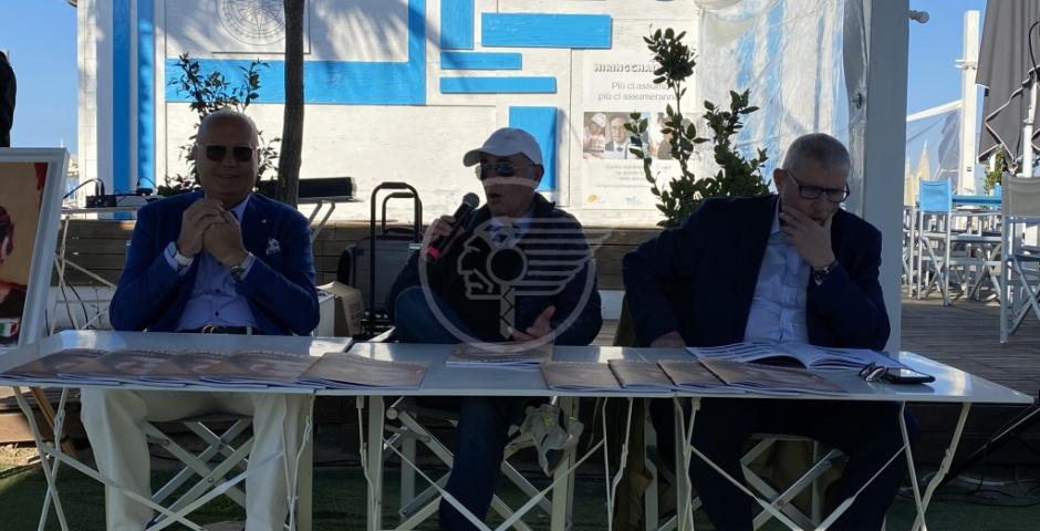 Si è svolta oggi al Bagni Tiky26 la presentazione di GeronimoMagazine numero 54 Si è svolta oggi al Bagni Tiky26 la presentazione di GeronimoMagazine numero 54