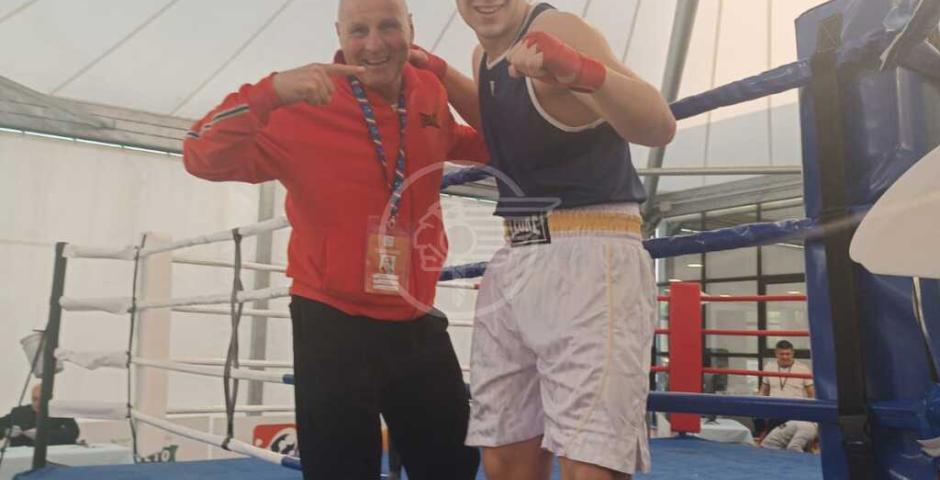 Boxe: ai campionati italiani ancora vittorie per gli allievi del Maestro Scarpellini Boxe: ai campionati italiani ancora vittorie per gli allievi del Maestro Scarpellini