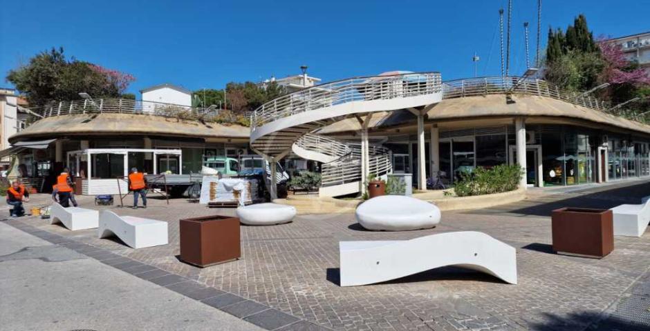 Allestimenti botanici di viale Ceccarini e nuovo arredo urbano per i Giardini dell’Alba: al via oggi i lavori Allestimenti botanici di viale Ceccarini e nuovo arredo urbano per i Giardini dell’Alba: al via oggi i lavori